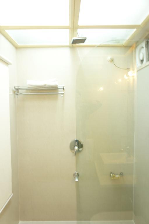 ホテル スルヤ プライム コーター 部屋 写真